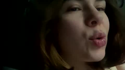 Snapshot of olivepeach chatting on 11-03-25, 09:32 Oil online show from 11-03-25, 09:32