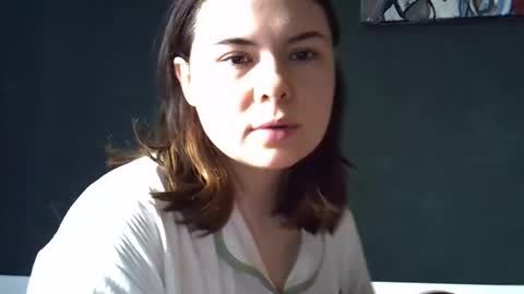 Snapshot of olivepeach chatting on 04-05-26, 08:00 Oil online show from 04-05-26, 08:00