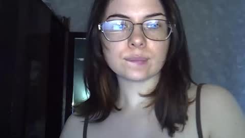 Snapshot of olivepeach chatting on 04-13-26, 01:27 Oil online show from 04-13-26, 01:27