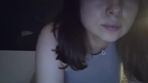 Snapshot of olivepeach chatting on 04-19-26, 06:21 Oil online show from 04-19-26, 06:21
