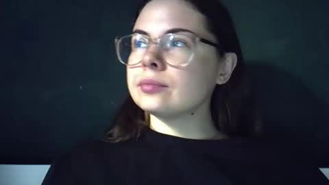 Snapshot of olivepeach chatting on 05-23-26, 11:47 Oil online show from 05-23-26, 11:47