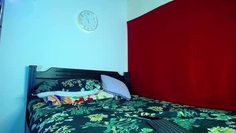 Snapshot of oliver_and_megan chatting on 09-22-25, 09:55 Oliver and MeganIndependent online show from 09-22-25, 09:55