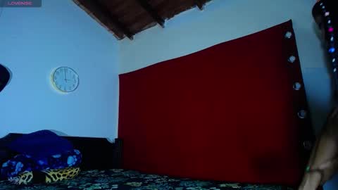 Snapshot of oliver_and_megan chatting on 11-09-25, 08:01 Oliver and MeganIndependent online show from 11-09-25, 08:01