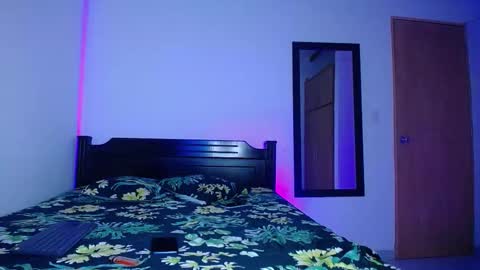 Snapshot of oliver_and_megan chatting on 12-02-25, 08:41 Oliver and MeganIndependent online show from 12-02-25, 08:41