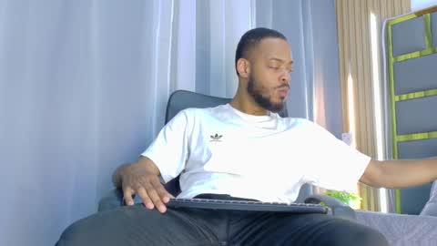 Snapshot of oliver_bigblack_cock chatting on 04-04-26, 07:44 Oliver online show from 04-04-26, 07:44