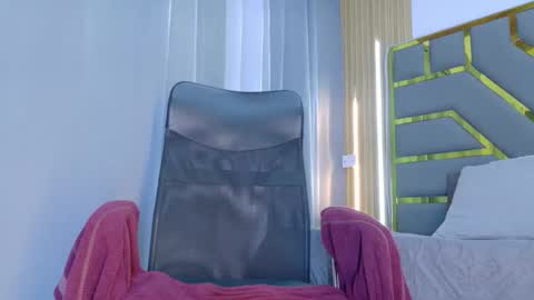 Snapshot of oliver_bigblack_cock chatting on 04-14-26, 06:47 Oliver online show from 04-14-26, 06:47