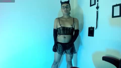 Snapshot of oliver_fuck chatting on 02-12-26, 10:27 HansOliver online show from 02-12-26, 10:27