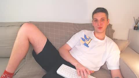 Snapshot of oliver_hort chatting on 12-15-24, 07:21 Oliver online show from 12-15-24, 07:21