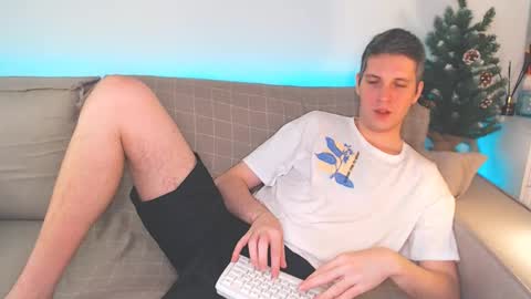 Snapshot of oliver_hort chatting on 01-08-25, 12:47 Oliver online show from 01-08-25, 12:47