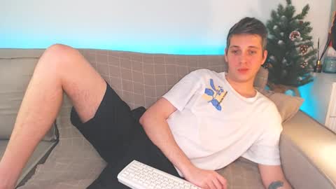 Snapshot of oliver_hort chatting on 01-08-25, 06:52 Oliver online show from 01-08-25, 06:52