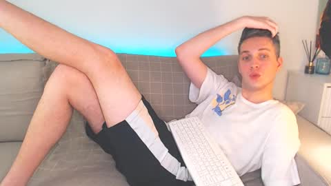 Snapshot of oliver_hort chatting on 01-29-25, 09:28 Oliver online show from 01-29-25, 09:28