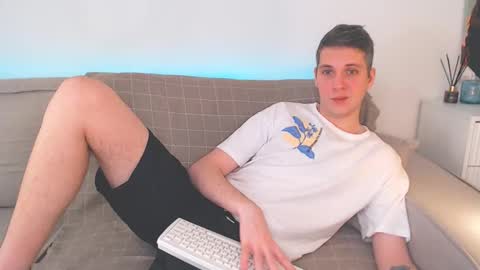 Snapshot of oliver_hort chatting on 02-07-25, 12:28 Oliver online show from 02-07-25, 12:28