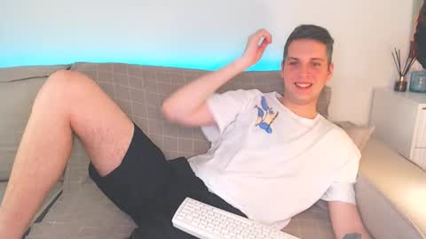 Snapshot of oliver_hort chatting on 02-08-25, 05:50 Oliver online show from 02-08-25, 05:50