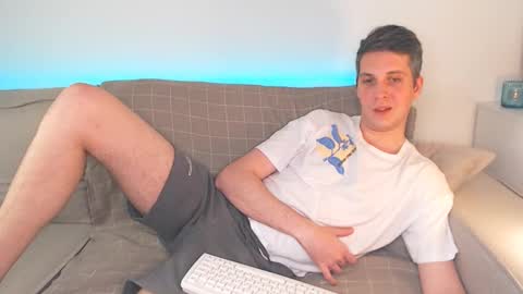 Snapshot of oliver_hort chatting on 02-17-25, 06:37 Oliver online show from 02-17-25, 06:37