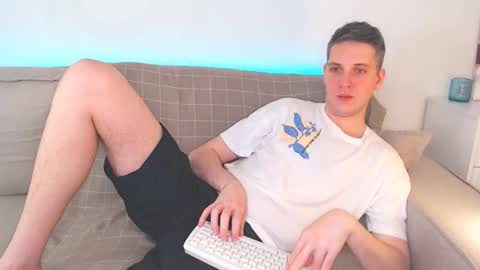 Snapshot of oliver_hort chatting on 02-28-25, 10:41 Oliver online show from 02-28-25, 10:41