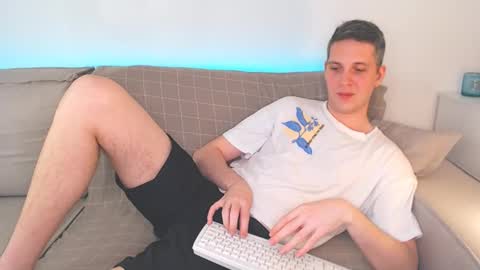 Snapshot of oliver_hort chatting on 03-05-25, 12:55 Oliver online show from 03-05-25, 12:55