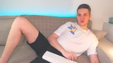 Snapshot of oliver_hort chatting on 03-09-25, 06:32 Oliver online show from 03-09-25, 06:32