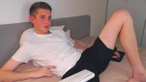 Snapshot of oliver_hort chatting on 10-22-25, 05:45 Oliver online show from 10-22-25, 05:45