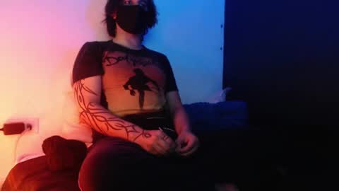 oliver_laid_2023 online show from 12-31-24, 10:04