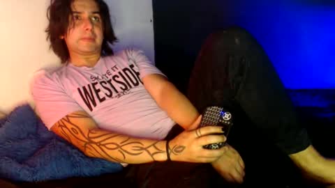 oliver_laid_2023 online show from 01-18-25, 06:03