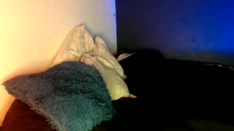 oliver_laid_2023 online show from 01-18-25, 02:02