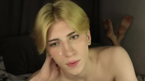 Snapshot of oliver_star_boy chatting on 05-08-26, 10:59 oliver online show from 05-08-26, 10:59