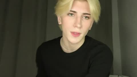 Snapshot of oliver_star_boy chatting on 05-11-26, 06:05 oliver online show from 05-11-26, 06:05