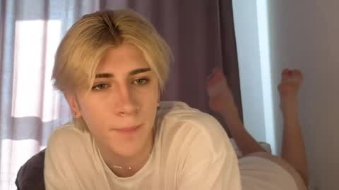 Snapshot of oliver_star_boy chatting on 06-06-26, 04:17 oliver online show from 06-06-26, 04:17