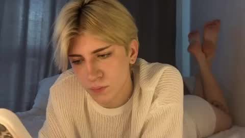 Snapshot of oliver_star_boy chatting on 06-09-26, 08:37 oliver online show from 06-09-26, 08:37