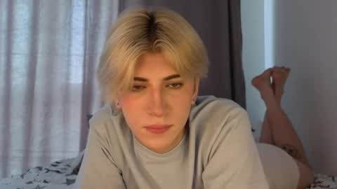 Snapshot of oliver_star_boy chatting on 06-12-26, 07:40 oliver online show from 06-12-26, 07:40