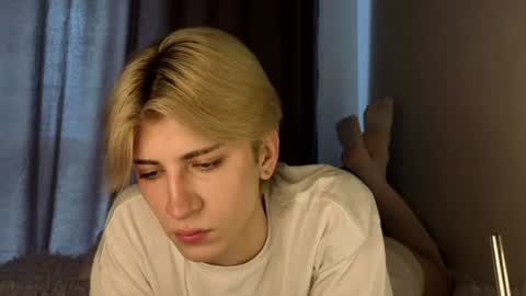 Snapshot of oliver_star_boy chatting on 06-14-26, 11:23 oliver online show from 06-14-26, 11:23