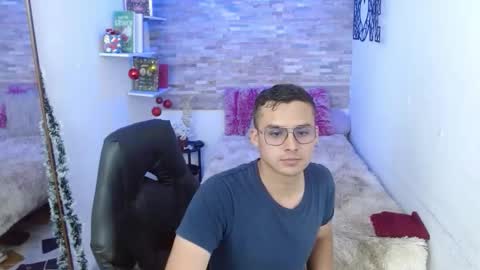 Snapshot of olivercruz_ chatting on 12-18-25, 03:45 Oliver online show from 12-18-25, 03:45