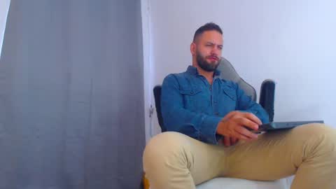 Snapshot of oliverdrew1 chatting on 12-04-24, 09:57 oliver online show from 12-04-24, 09:57