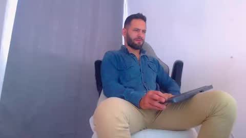 Snapshot of oliverdrew1 chatting on 12-31-24, 04:46 oliver online show from 12-31-24, 04:46