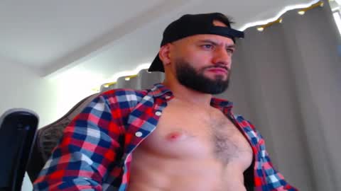 oliver online show from 11-08-25, 03:34