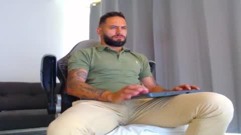 oliver online show from 11-13-25, 01:10