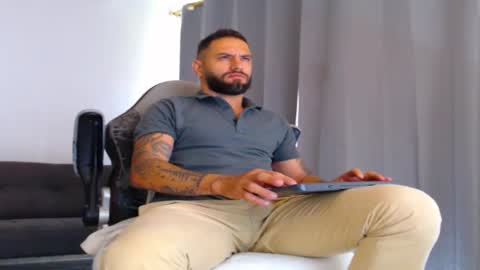 oliver online show from 11-20-25, 12:27