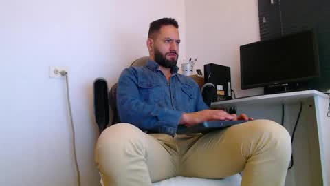 oliver online show from 04-14-26, 02:12