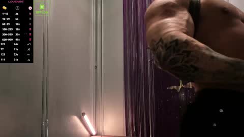 Snapshot of oliversport chatting on 10-24-25, 10:44 OliverSport online show from 10-24-25, 10:44