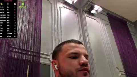 Snapshot of oliversport chatting on 11-21-25, 03:54 OliverSport online show from 11-21-25, 03:54