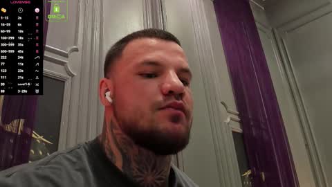 Snapshot of oliversport chatting on 11-29-25, 11:02 OliverSport online show from 11-29-25, 11:02