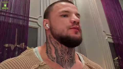 Snapshot of oliversport chatting on 12-14-25, 10:53 OliverSport online show from 12-14-25, 10:53