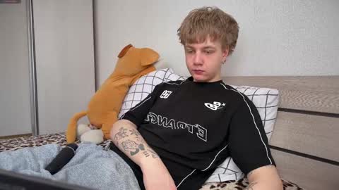 oliver online show from 04-24-26, 10:07