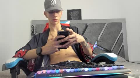 oliverthompson_01 online show from 12-06-24, 05:42