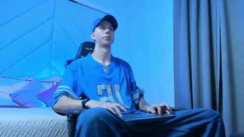 oliverthompson_01 online show from 04-18-26, 02:37