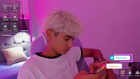 Snapshot of olivertwinky_ chatting on 09-16-25, 03:57 Oliver online show from 09-16-25, 03:57