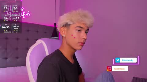 Snapshot of olivertwinky_ chatting on 09-26-25, 01:59 Oliver online show from 09-26-25, 01:59