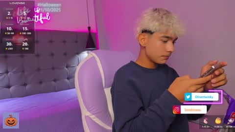 Snapshot of olivertwinky_ chatting on 10-24-25, 01:57 Oliver online show from 10-24-25, 01:57