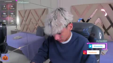 Snapshot of olivertwinky_ chatting on 10-30-25, 01:56 Oliver online show from 10-30-25, 01:56