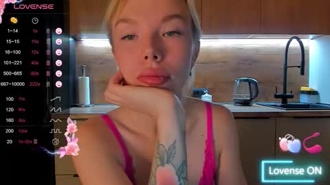 Olivia 3 online show from 10-23-25, 09:35